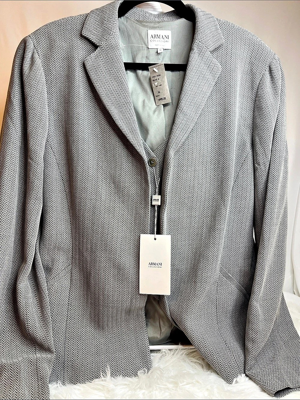 NWT VINTAGE 90's Armani Collezioni PTG07T Chevron Blazer Gray & White Size 16 NW